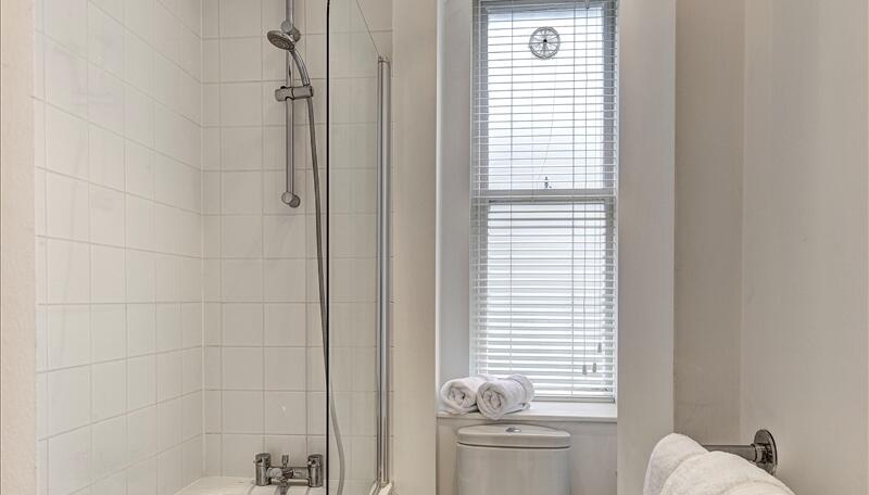 1 bed property in 39 Hill Street, London, London
